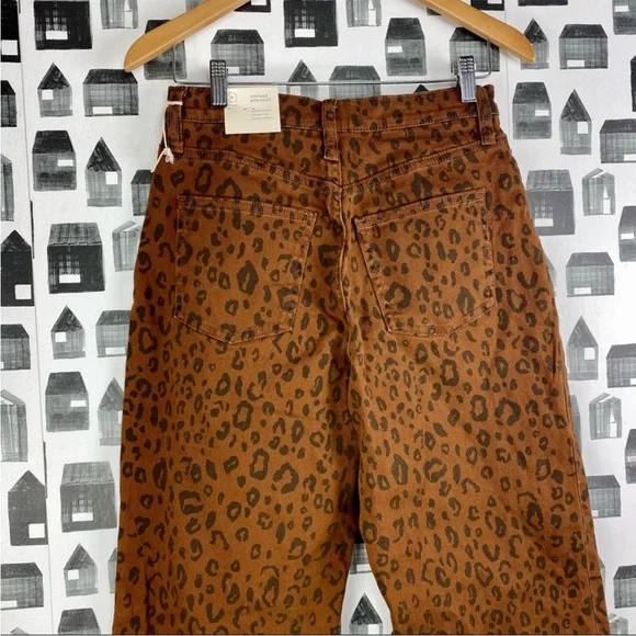 Universal thread, new with tags, vintage animal, print jeans - Picture 4 of 6